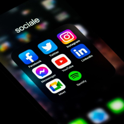 Image for article 'Revamping Sharing Experience: YouTube's Upcoming Interface Overhaul'